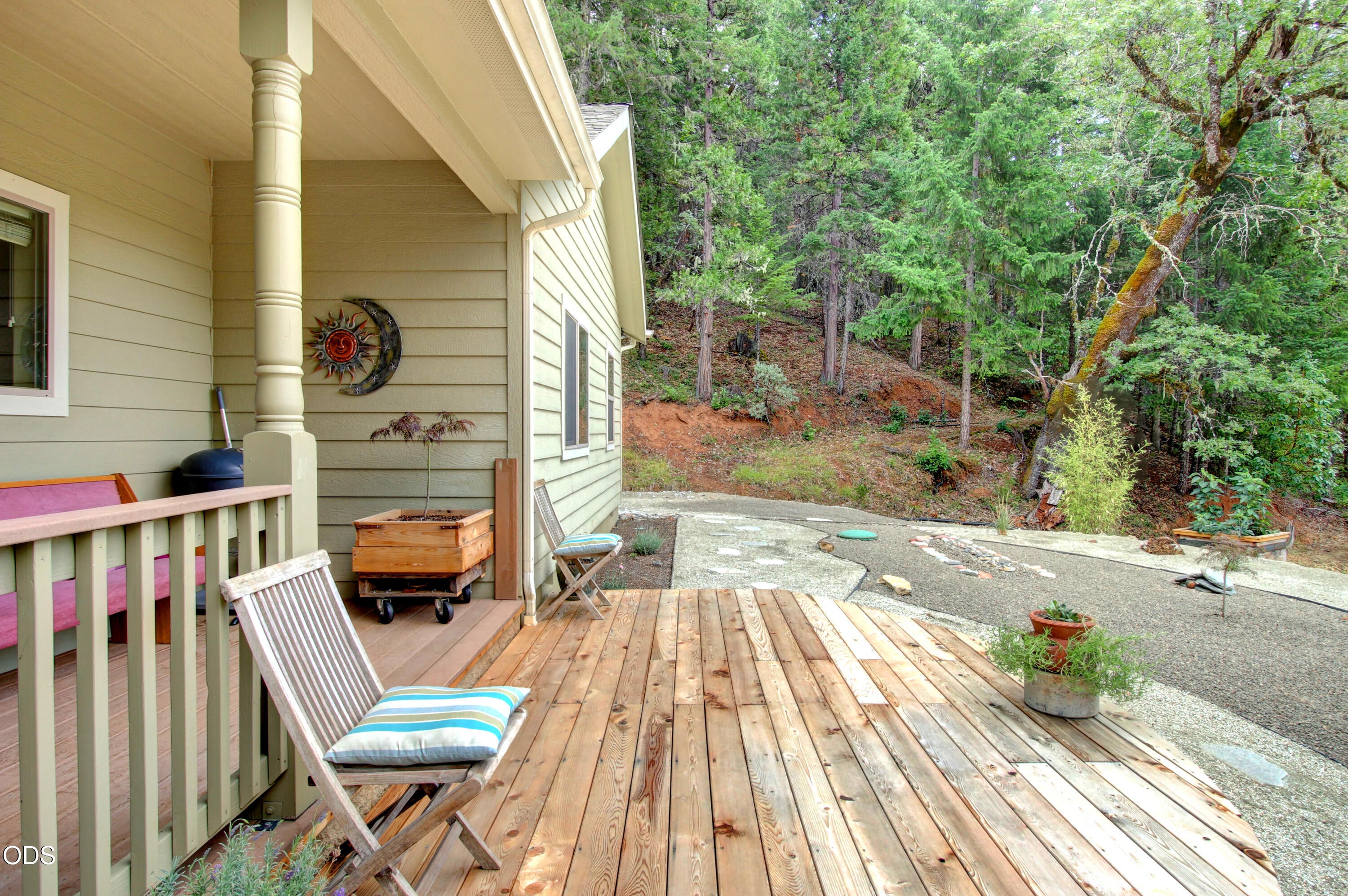 665 Winona Road Grants Pass, OR 97526 - Photo 9 of 27 Gallery Image 9