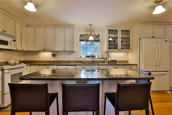 28 Back River Road Amesbury, MA 01913 - Photo 3 of 30