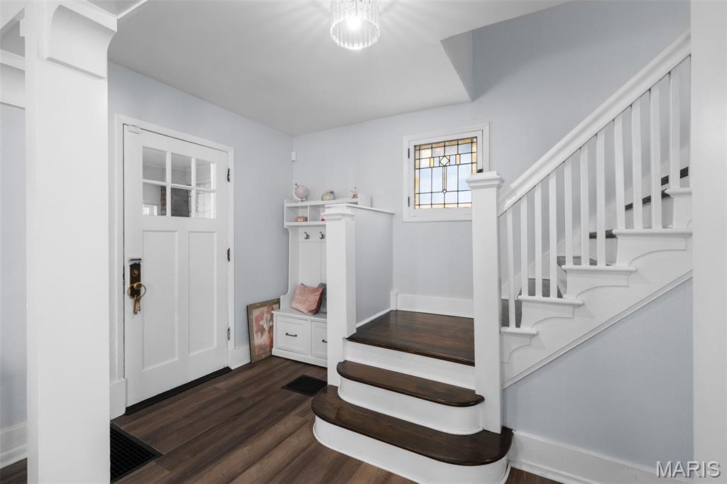 8303 Jackson Street St. Louis, MO 63114 - Photo 3 of 39