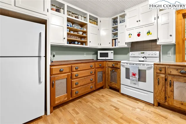 $499,000 | 121 Hollow Tree Road, Beech Mountain, NC 28604