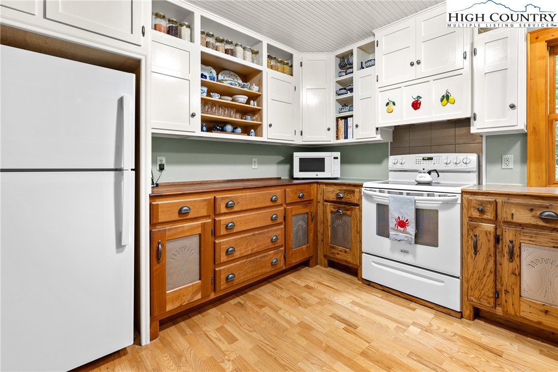 121 Hollow Tree Road Beech Mountain, NC 28604 - Photo 11 of 25