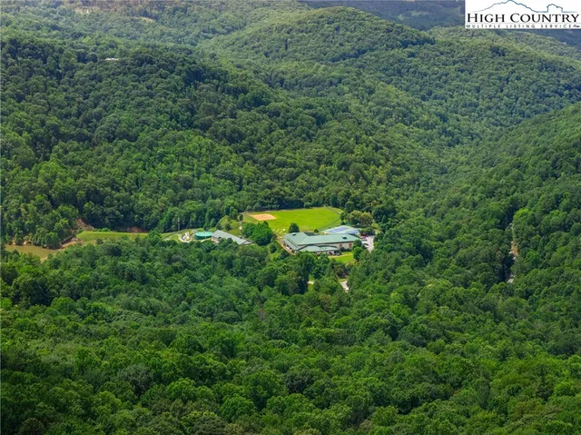 $499,000 | 121 Hollow Tree Road, Beech Mountain, NC 28604