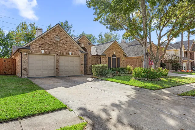 $2,400 | 17219 Crown Meadow Court, Houston, TX 77095