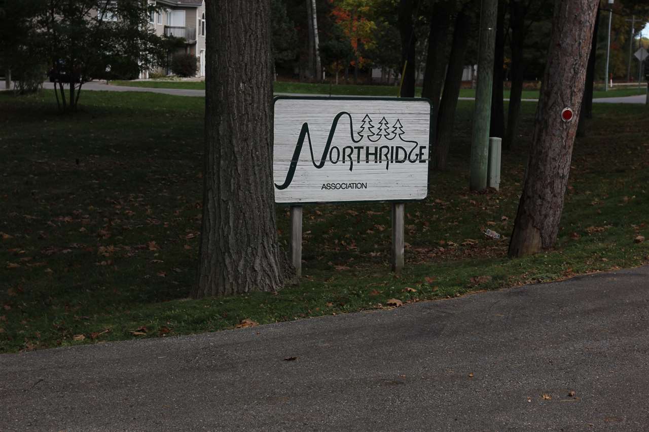 3451 Holiday Road Traverse City, MI 49686 - Photo 4 of 18 1894639-3.JPG