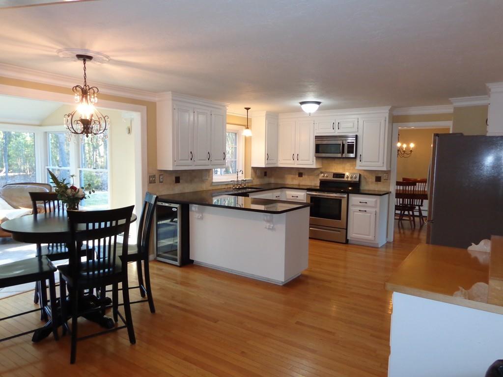 33 Robin Road Norfolk, MA 02056 - Photo 3 of 24 Gallery Image 3