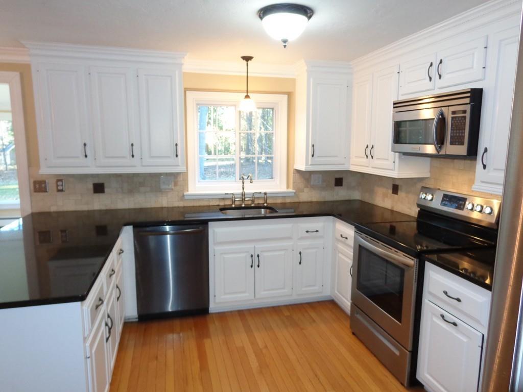 33 Robin Road Norfolk, MA 02056 - Photo 4 of 24 Gallery Image 4