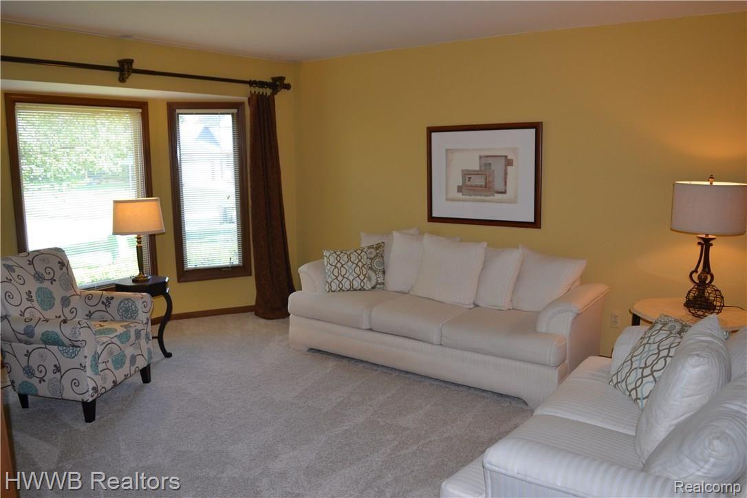 3483 Rocky Crest Court Rochester, MI 48306 - Photo 10 of 60 Living Room