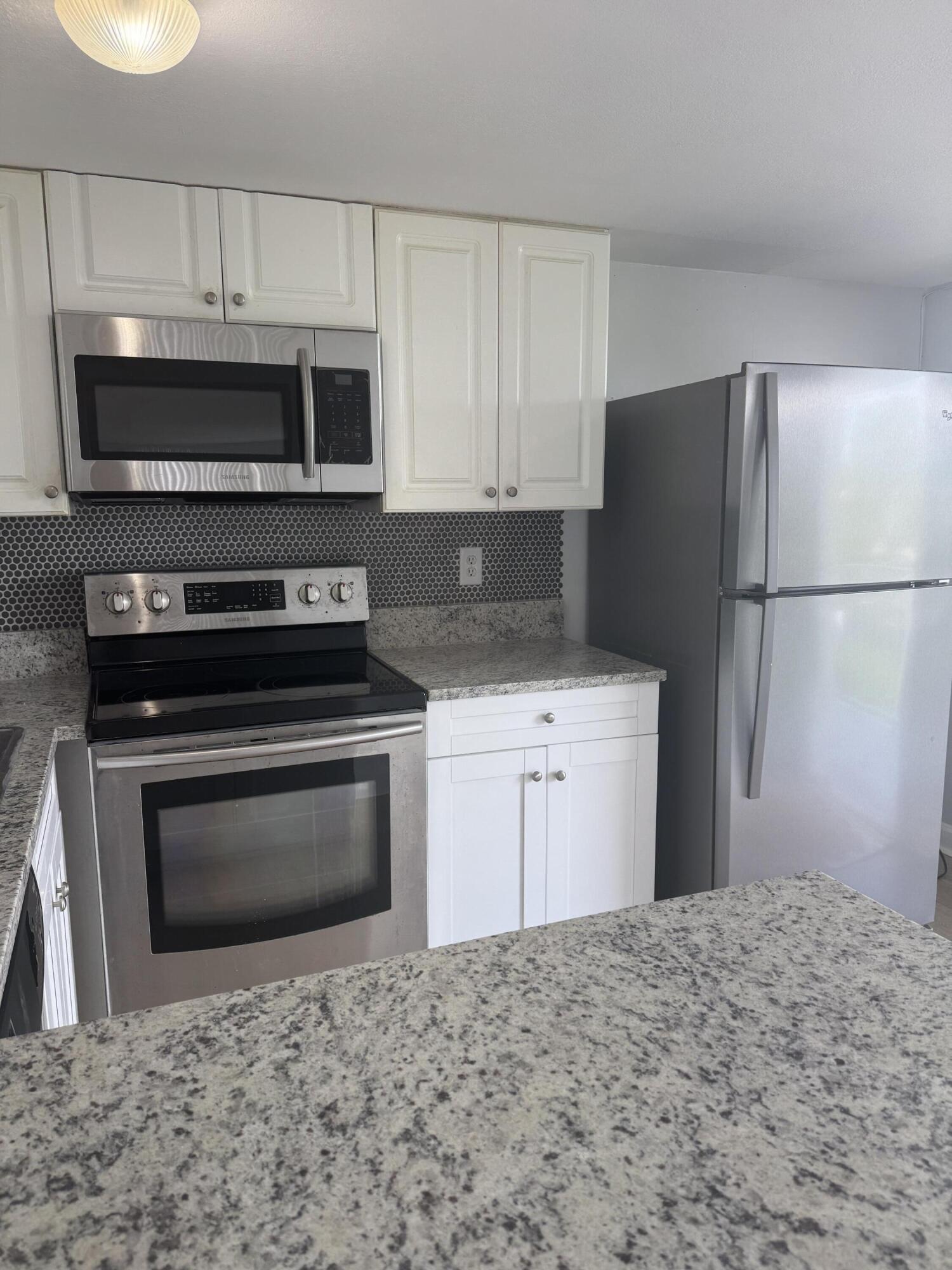 1501 Crescent Circle, Unit E45 Lake Park, FL 33403 - Photo 5 of 21 IMG_1002