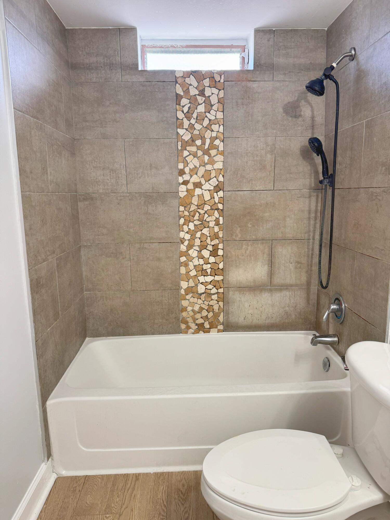 1501 Crescent Circle, Unit E45 Lake Park, FL 33403 - Photo 8 of 21 22493654-1FD2-42B2-8841-5BF7B88F3184