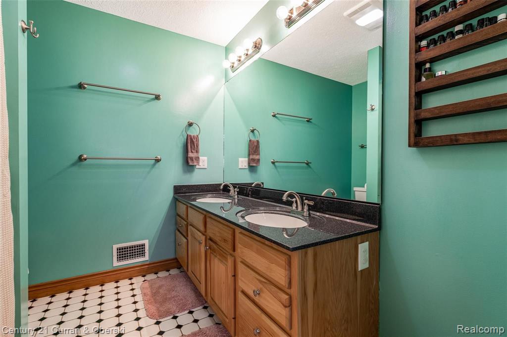 16920 Heim Road Chelsea, MI 48118 - Photo 14 of 48
