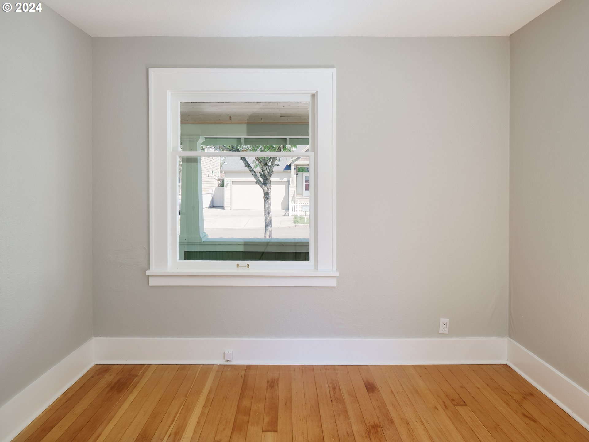 10342 Southeast Ramona Street Portland, OR 97266 - Photo 11 of 17 an empty room with a window