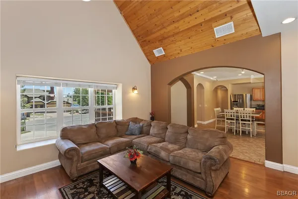 $976,800 | 494 Lakeview Court, Big Bear Lake, CA 92315