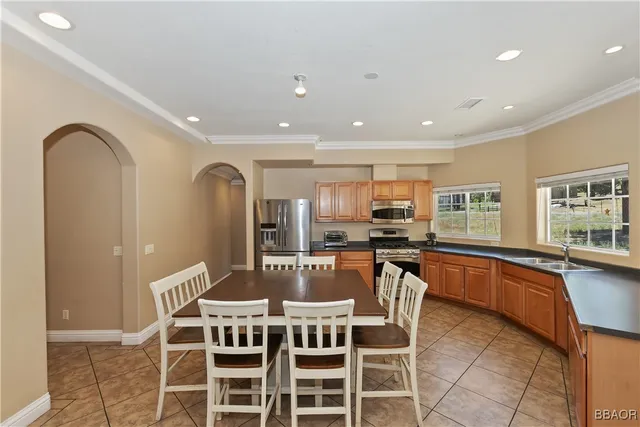 $976,800 | 494 Lakeview Court, Big Bear Lake, CA 92315