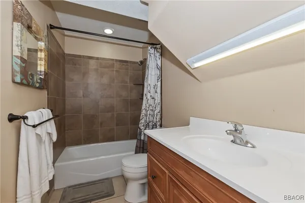 $976,800 | 494 Lakeview Court, Big Bear Lake, CA 92315