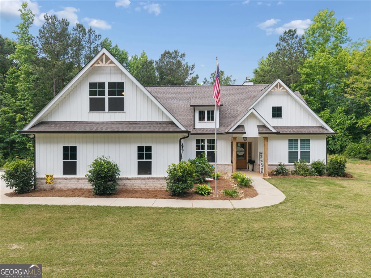 683 Teagle Road Forsyth, GA 31029 - Photo 1 of 50 a front view of a house with garden