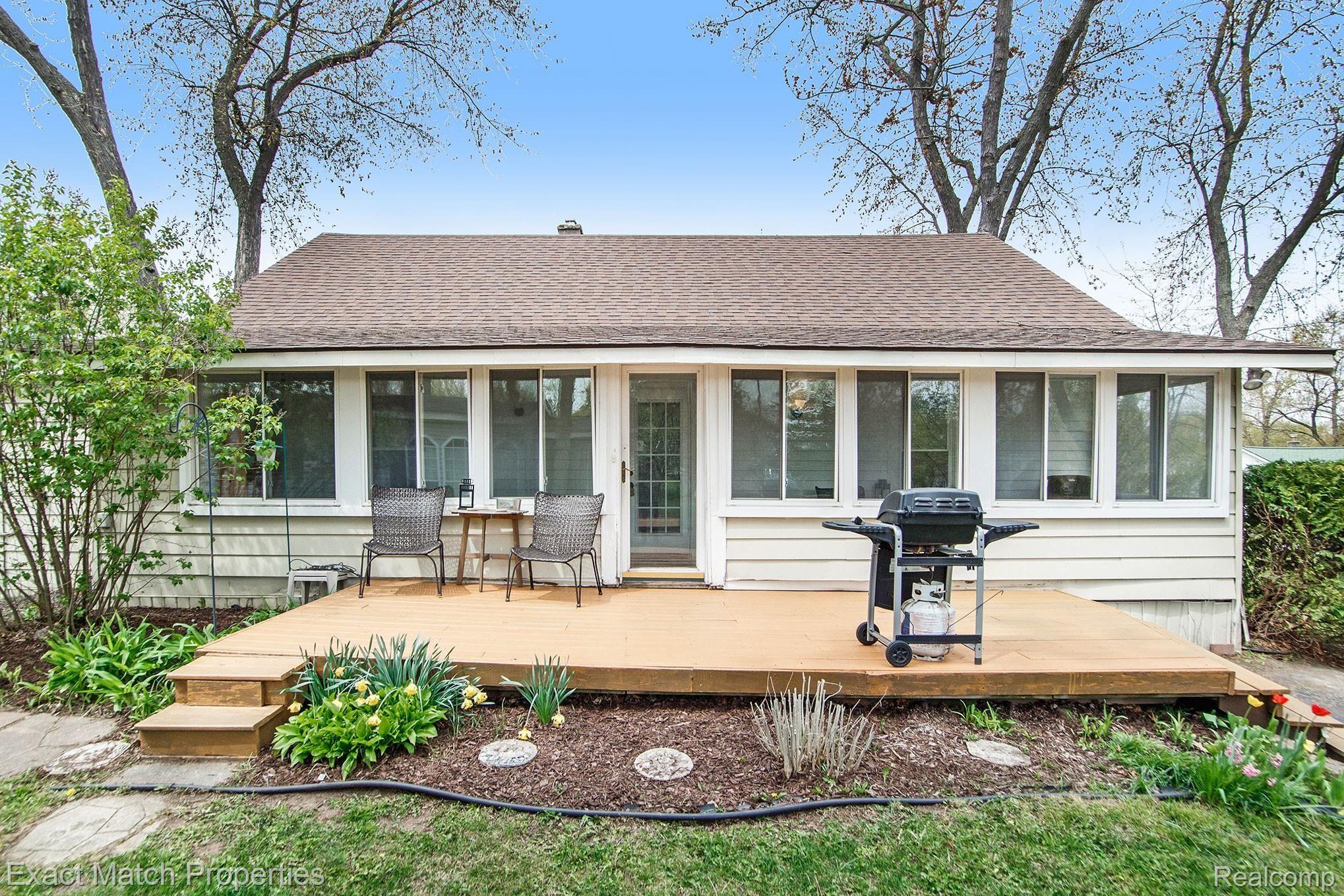 4115 Mapleleaf Road Waterford, MI 48328 - Photo 19 of 31 Neighborhood is a great place to start a family.