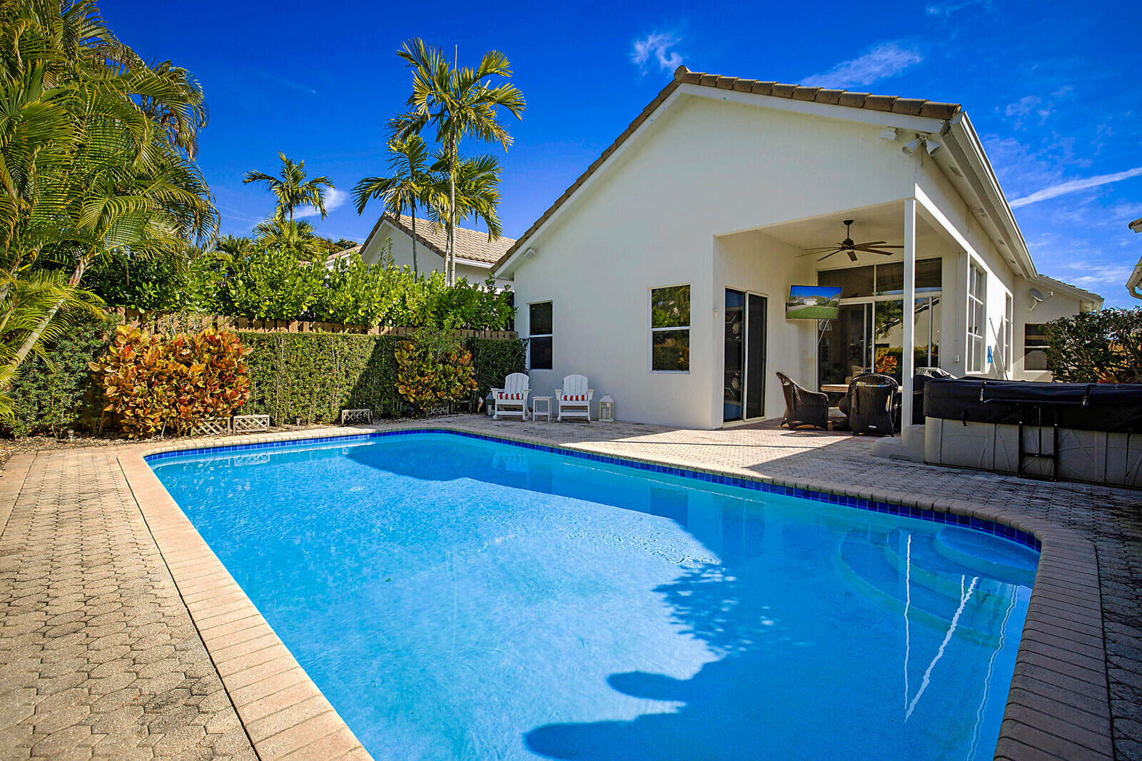6655 Northwest 25th Avenue Boca Raton, FL 33496 - Photo 31 of 33 a view of outdoor space and tub