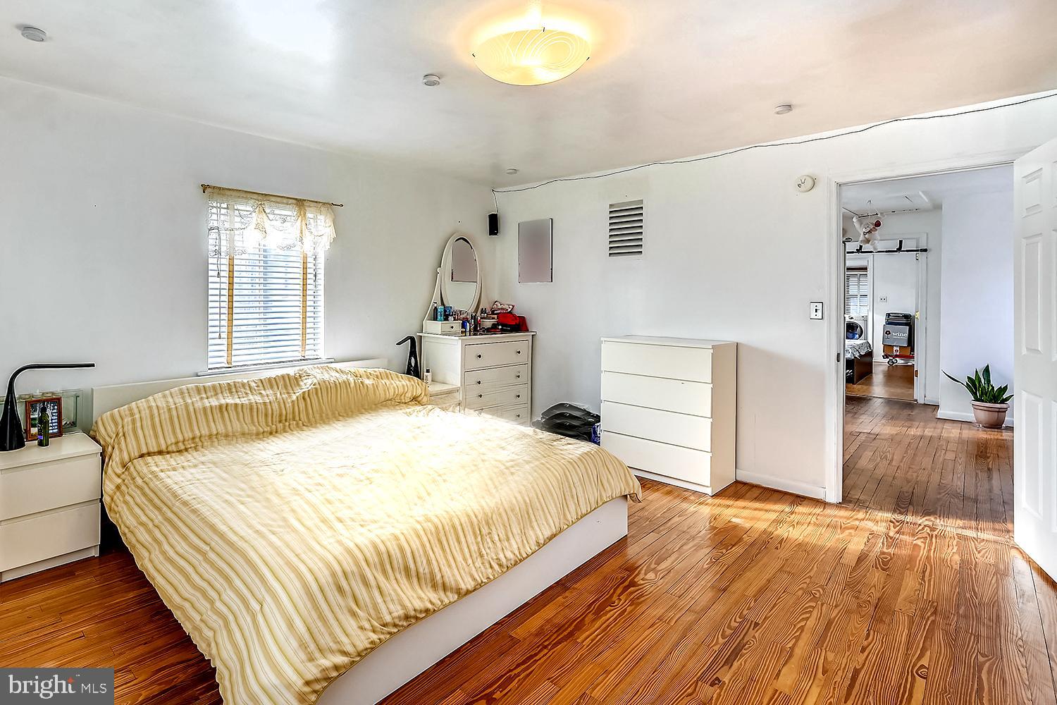 1628 Oldtown Road Edgewater, MD 21037 - Photo 21 of 40 Bright 'n' Breezy Master Bedroom