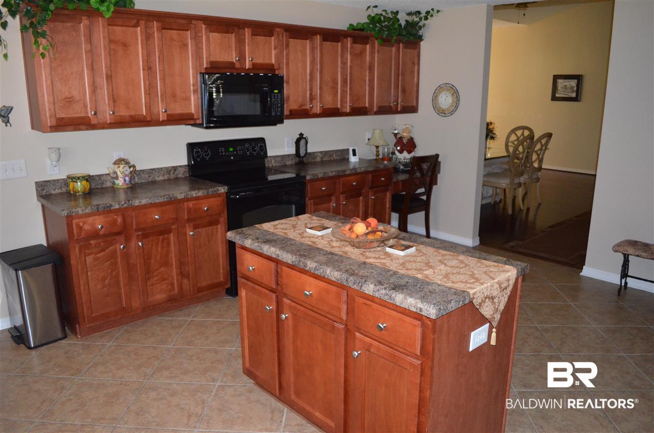 12458 Capulet Drive Foley, AL 36535 - Photo 9 of 27 Kitchen
