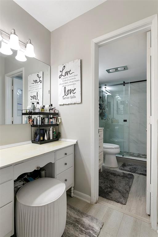 259 South Cypress Road, Unit 546 Pompano Beach, FL 33060 - Photo 15 of 23 a bathroom with a tub a sink and mirror