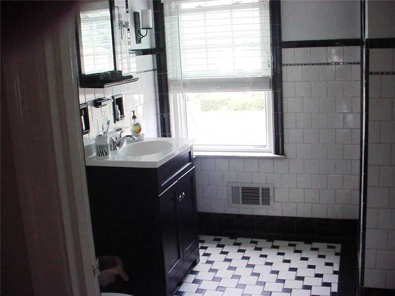 162 Lyndon Road Cranston, RI 02905 - Photo 14 of 14 Bathroom.