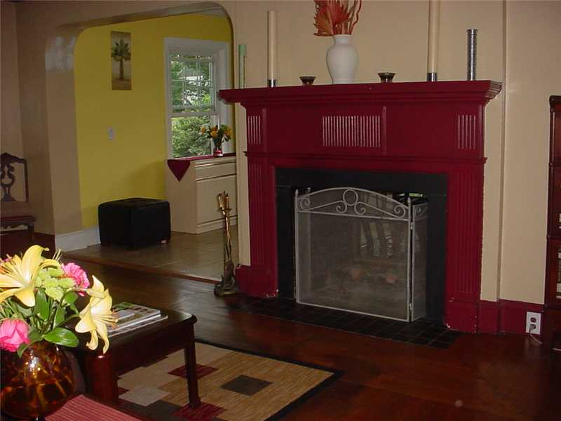 162 Lyndon Road Cranston, RI 02905 - Photo 3 of 14 Living Room.