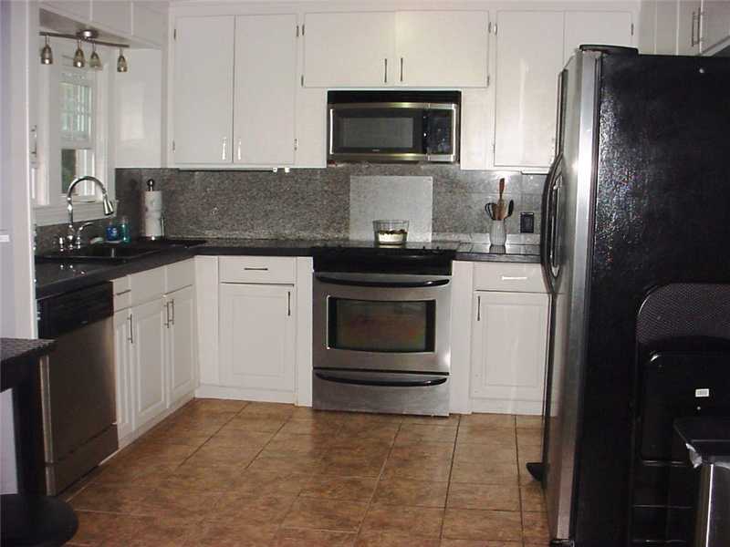 162 Lyndon Road Cranston, RI 02905 - Photo 8 of 14 Kitchen.