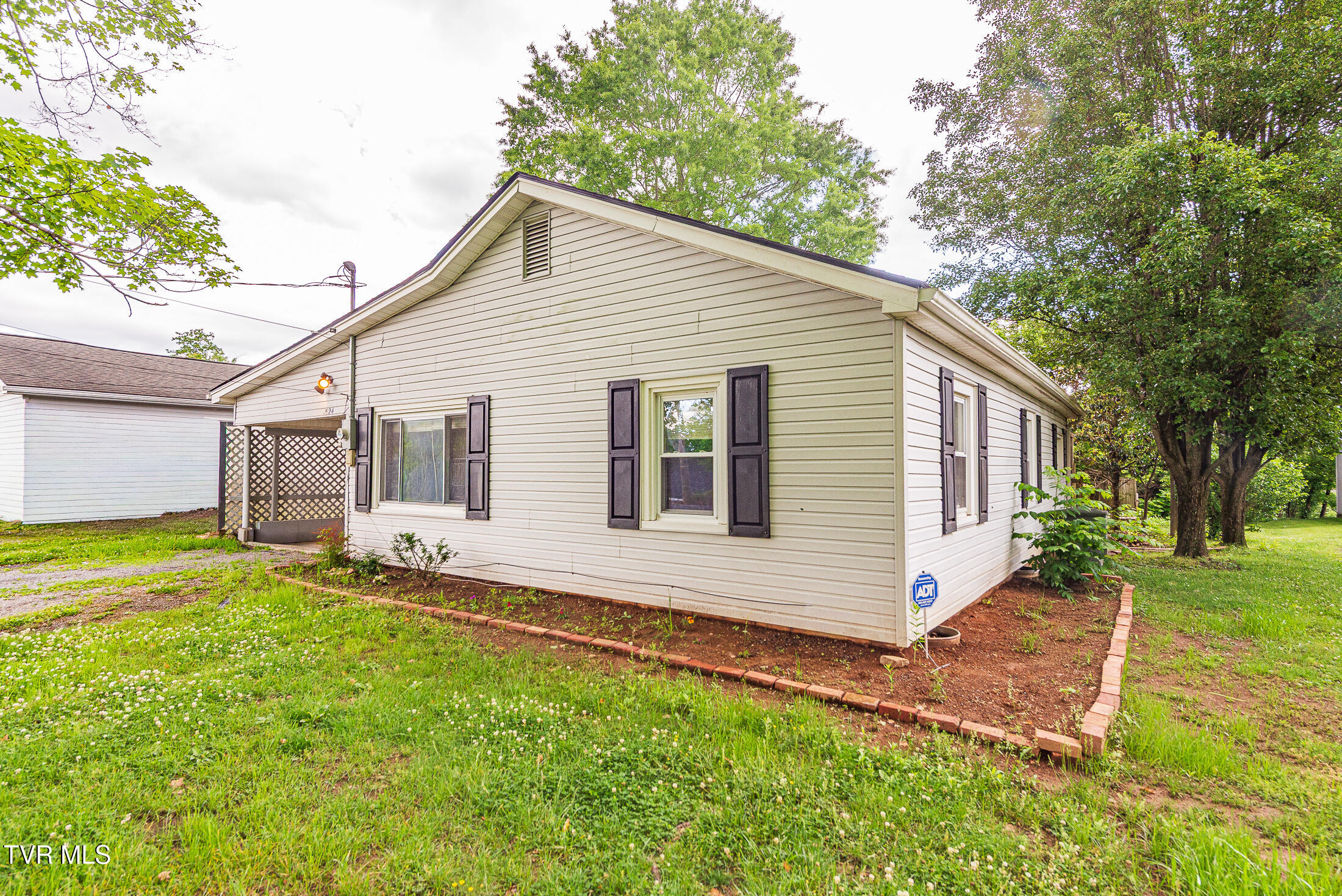 524 Old Beason Well Road Kingsport, TN 37660 - Photo 3 of 22 DSC_0329