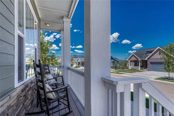 a view of a house with backyard and porch