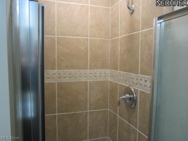 2070 Wyndham Road Akron, OH 44313 - Photo 10 of 17 Master bathroom.