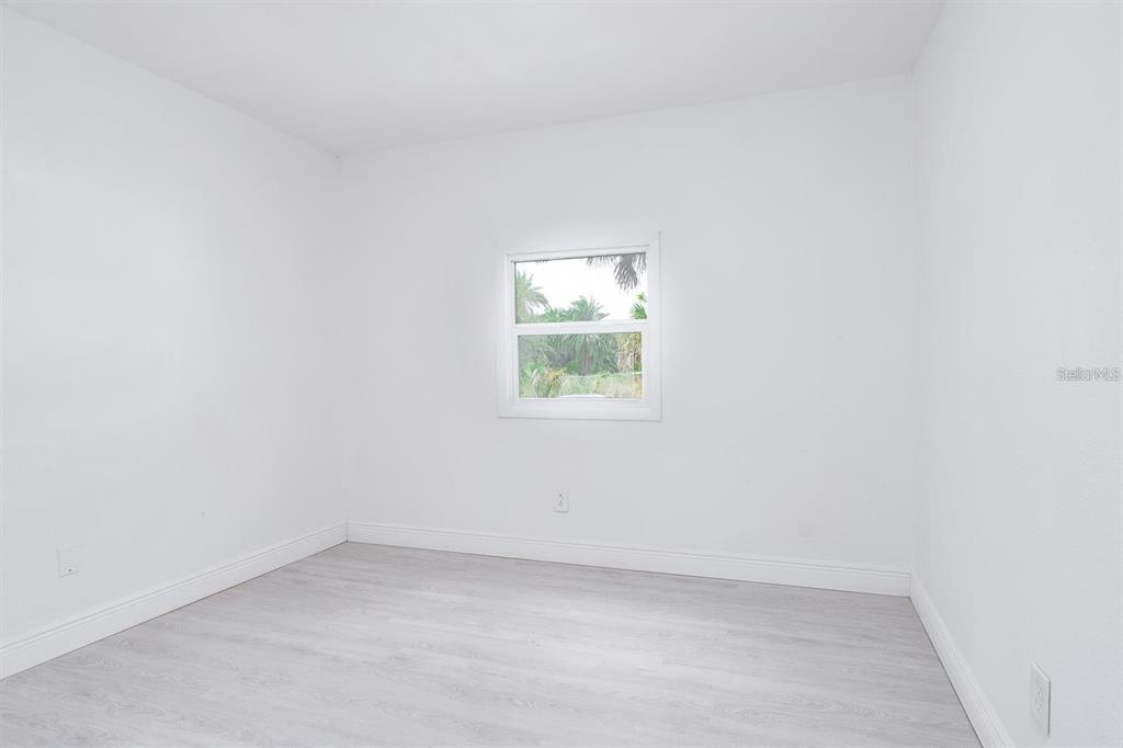 519 Williams Street Melbourne, FL 32901 - Photo 12 of 15 an empty room with a window