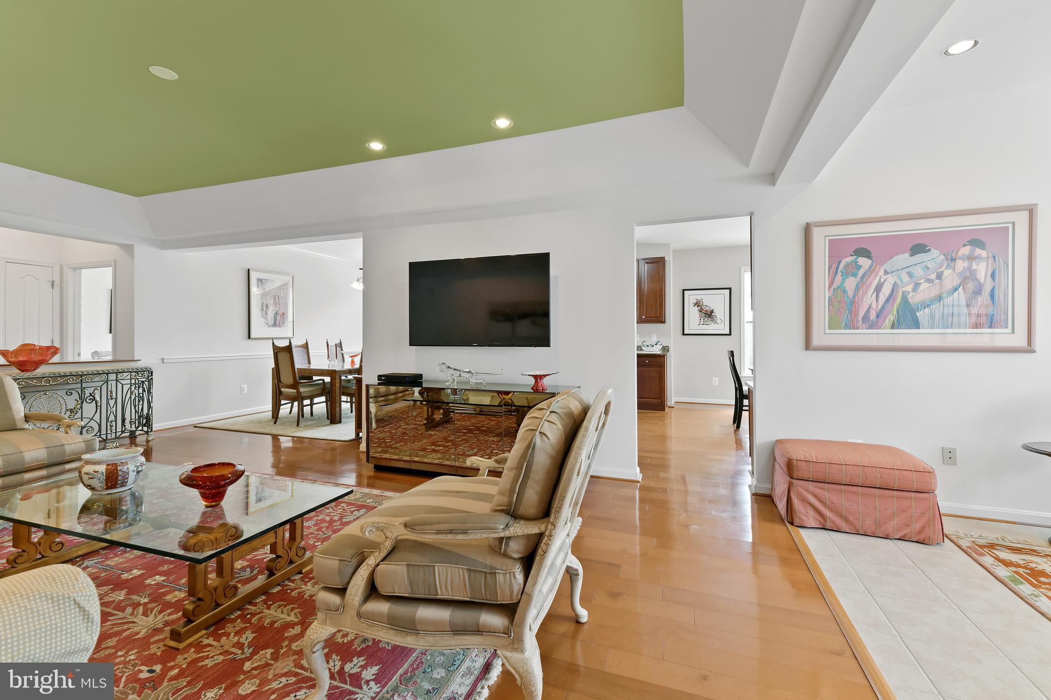 7301 Travertine Drive, Unit 403 Baltimore, MD 21209 - Photo 4 of 27 TRAY CEILING
