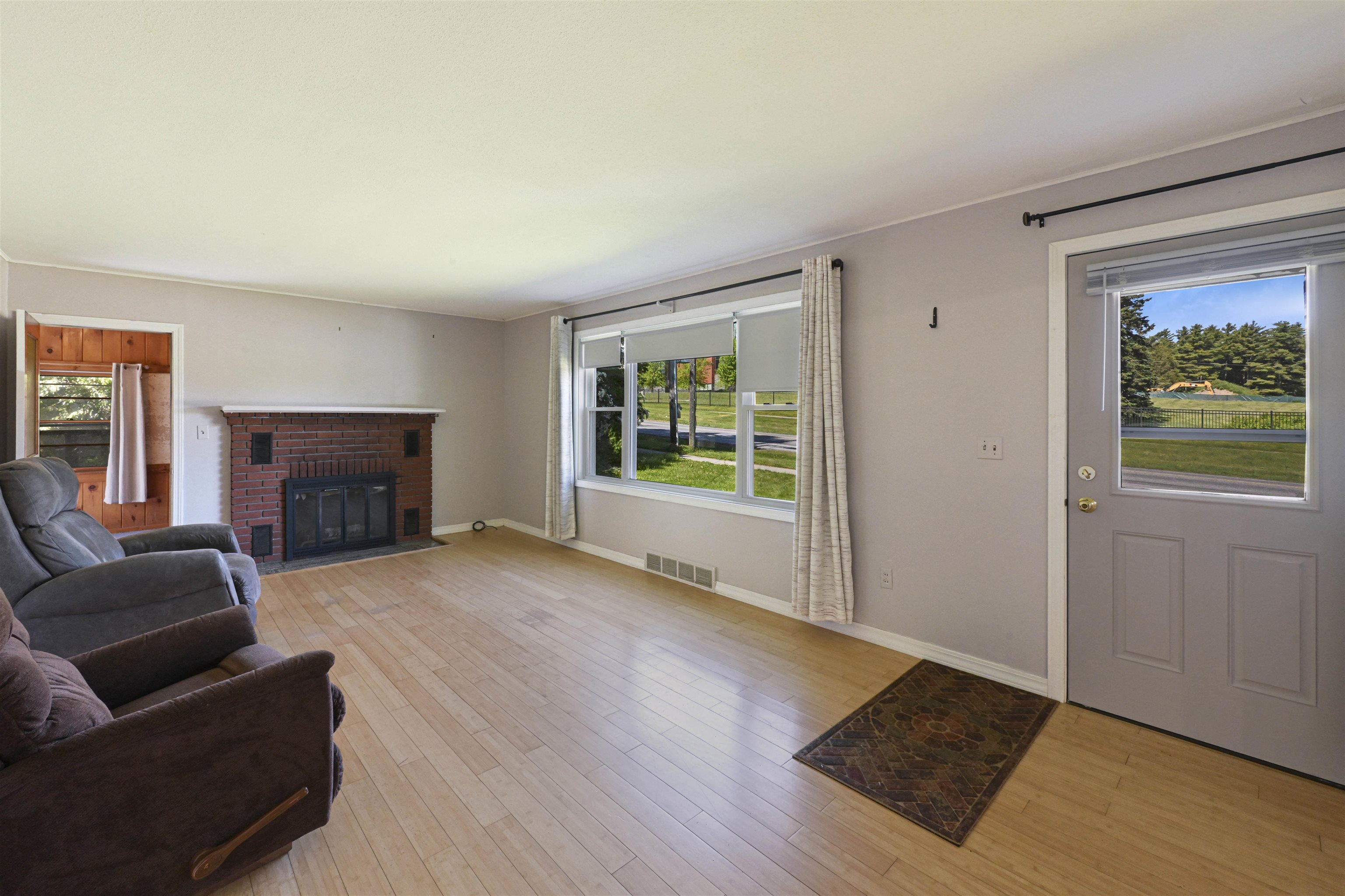 5747 Shelburne Road Shelburne, VT 05482 - Photo 2 of 34