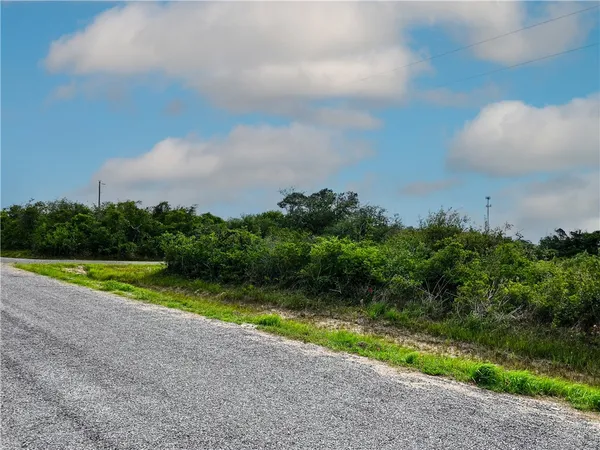 $41,000 | 491-492 St Charles Loop East, Rockport, TX 78382