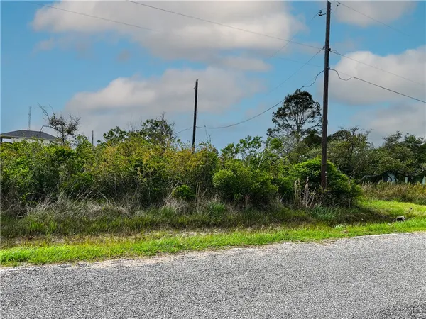 $41,000 | 491-492 St Charles Loop East, Rockport, TX 78382