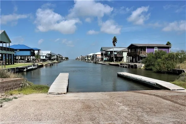 $41,000 | 491-492 St Charles Loop East, Rockport, TX 78382