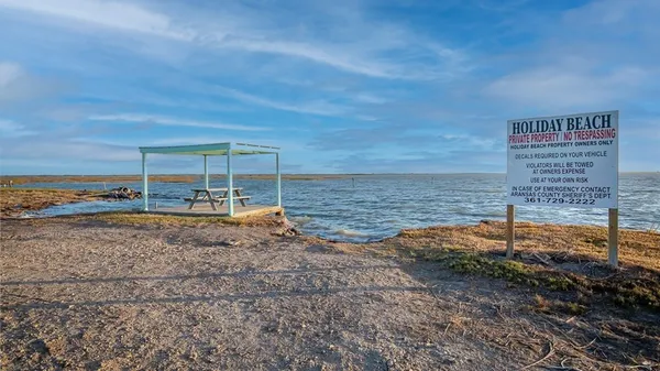 $41,000 | 491-492 St Charles Loop East, Rockport, TX 78382