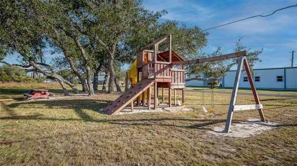 $41,000 | 491-492 St Charles Loop East, Rockport, TX 78382