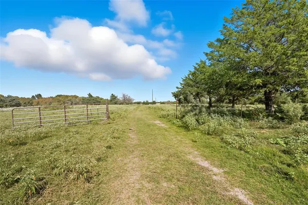$10,000,000 | 3855 County Road 3410, Lone Oak, TX 75453