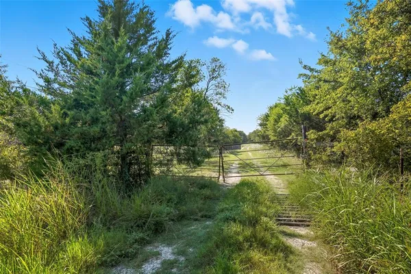 $10,000,000 | 3855 County Road 3410, Lone Oak, TX 75453