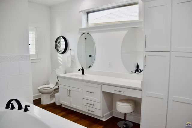 $517,000 | 2250 Lake Pointe Drive, Unit #304, Lawrence, KS 66049