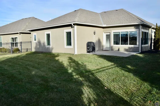 $517,000 | 2250 Lake Pointe Drive, Unit #304, Lawrence, KS 66049