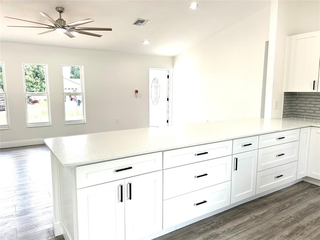136 Lincoln Road Northwest Lake Placid, FL 33852 - Photo 13 of 31 a kitchen with cabinets stainless steel appliances and a chandelier