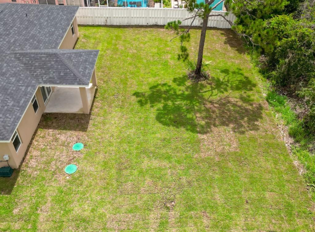 136 Lincoln Road Northwest Lake Placid, FL 33852 - Photo 30 of 31 a bathroom with a sink and mirror