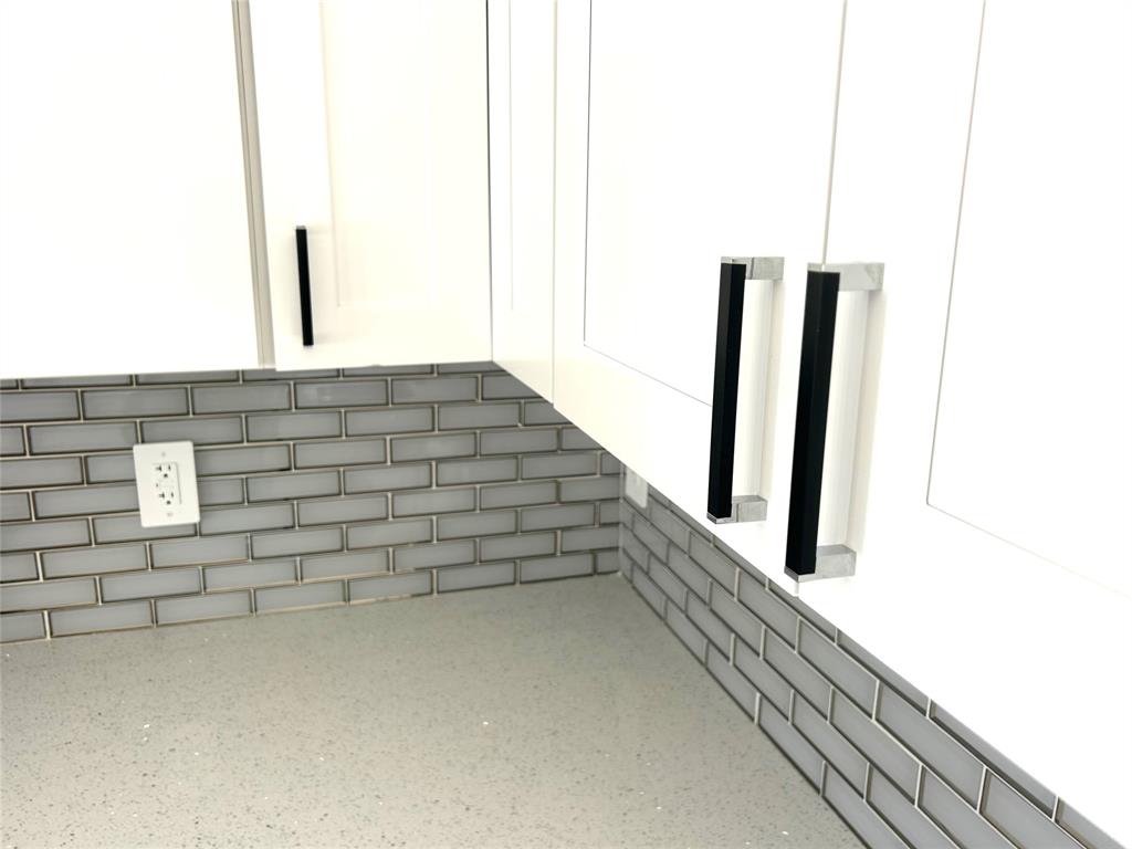 136 Lincoln Road Northwest Lake Placid, FL 33852 - Photo 9 of 31 a view of balcony