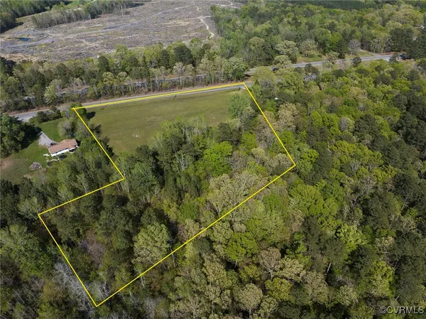 a view of a tennis court