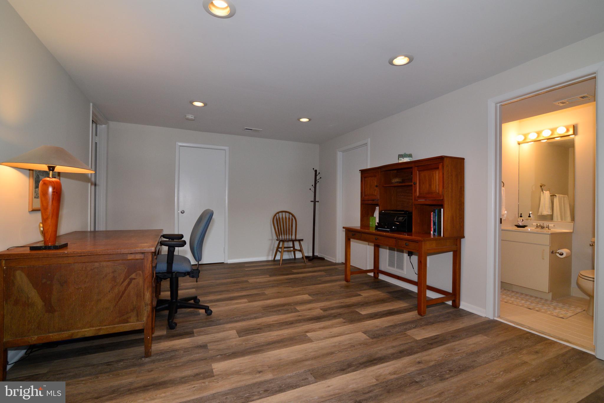 2001 Lakeport Way Reston, VA 20191 - Photo 25 of 39 Gallery Image 25