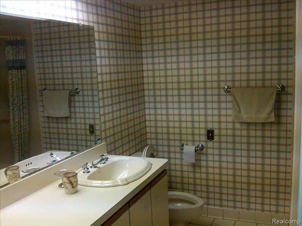 416 North Helen Avenue, Unit 7 Rochester, MI 48307 - Photo 9 of 12 IMG00035-20100425-1600