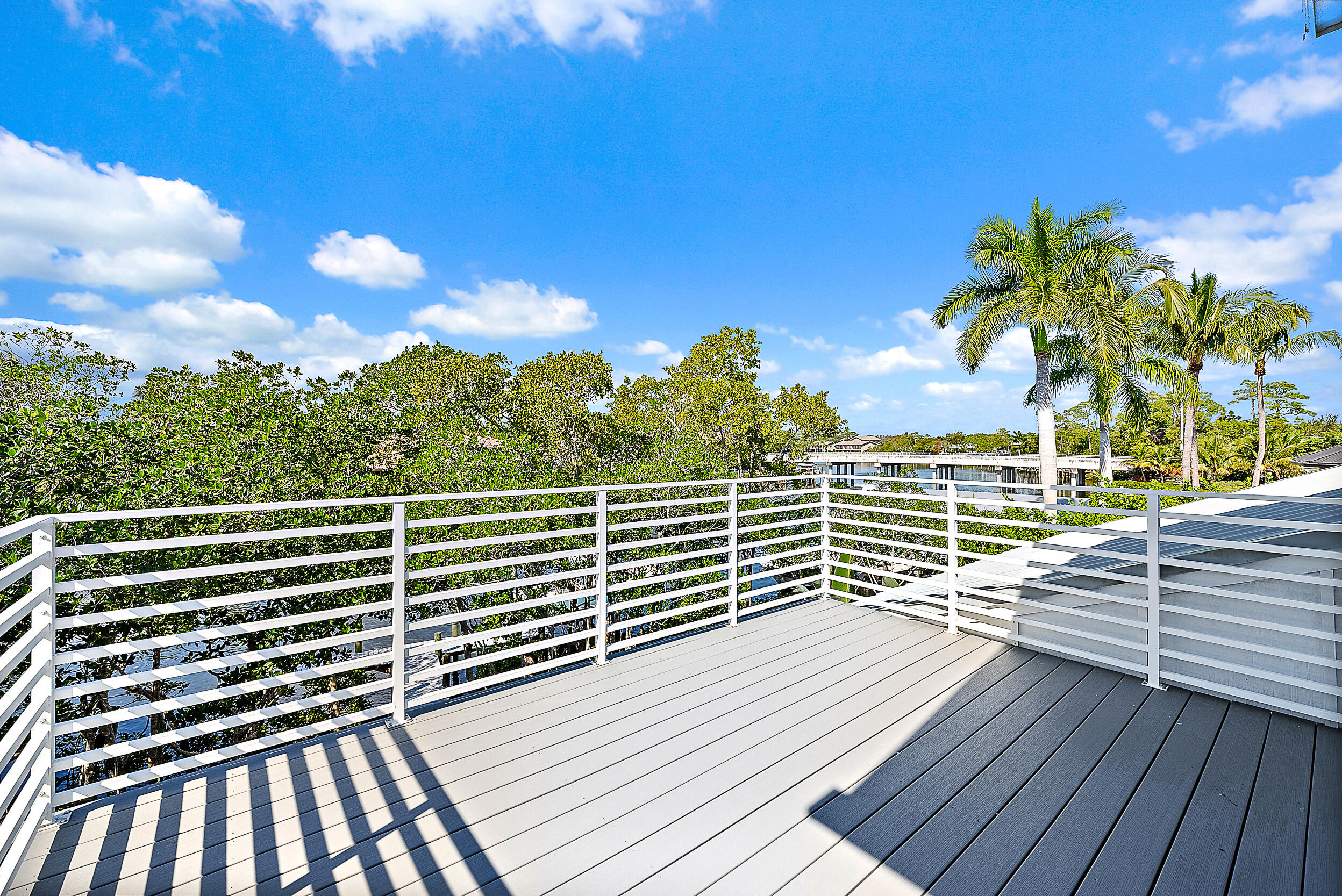 9176 Southeast River Terrace Jupiter, FL 33469 - Photo 14 of 38 Sun Deck