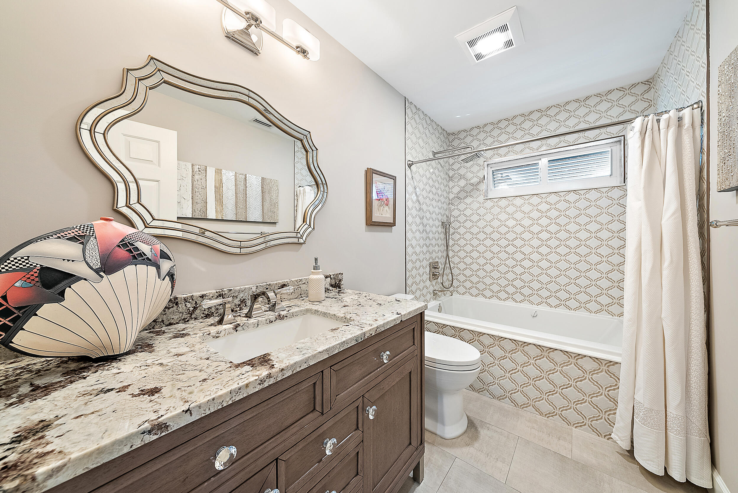 9176 Southeast River Terrace Jupiter, FL 33469 - Photo 20 of 38 Guest Bathroom